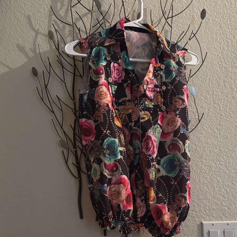 Floral Print Sleeveless Blouse